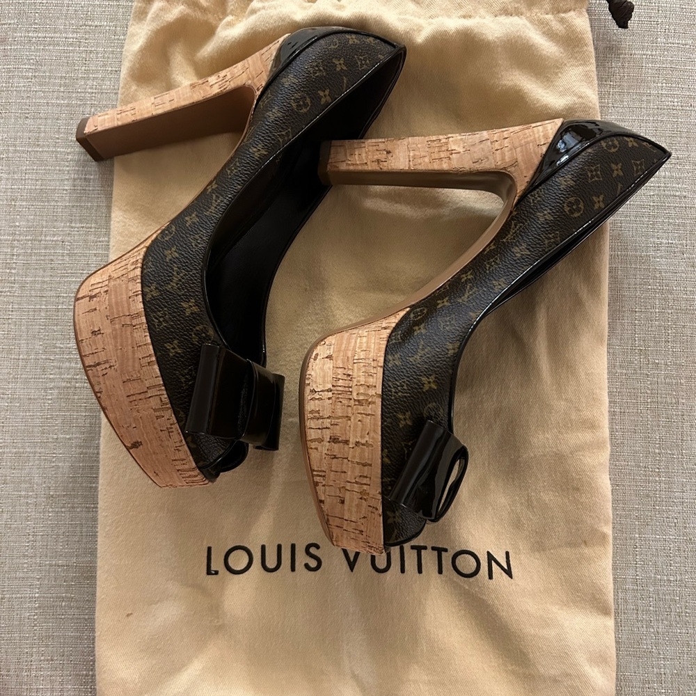 Louis Vuitton Monogram Cork Rivoli Peep Toe Pumps, Vintage shoes